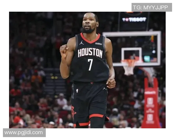 快船巨星乔治自强不息，渴望成长为球队领袖，与杜兰特共同奋斗追梦